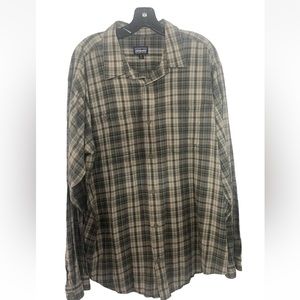 Patagonia Men’s Plaid long sleeve button up XL